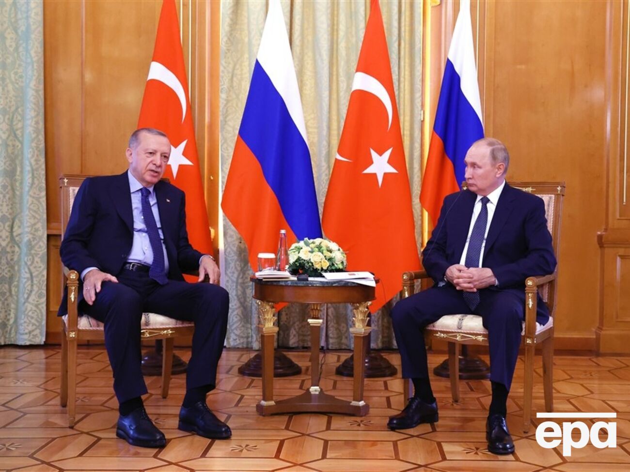 Эрдоган и ранее выделял себя и Путина