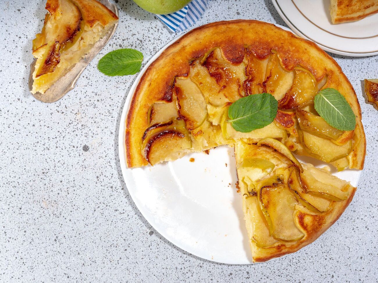 Пиріг потрібно перевертати після того, як охолоне карамель