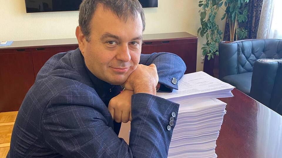 Гетманцев подчеркнул, что благодаря росту номинальных зарплат реальные зарплаты восстановились и в 2024 году превысили довоенный уровень