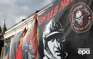 По данным ведомства, Росгвардия предлагает вагнеровцам контракты для службы в Украине и Африке