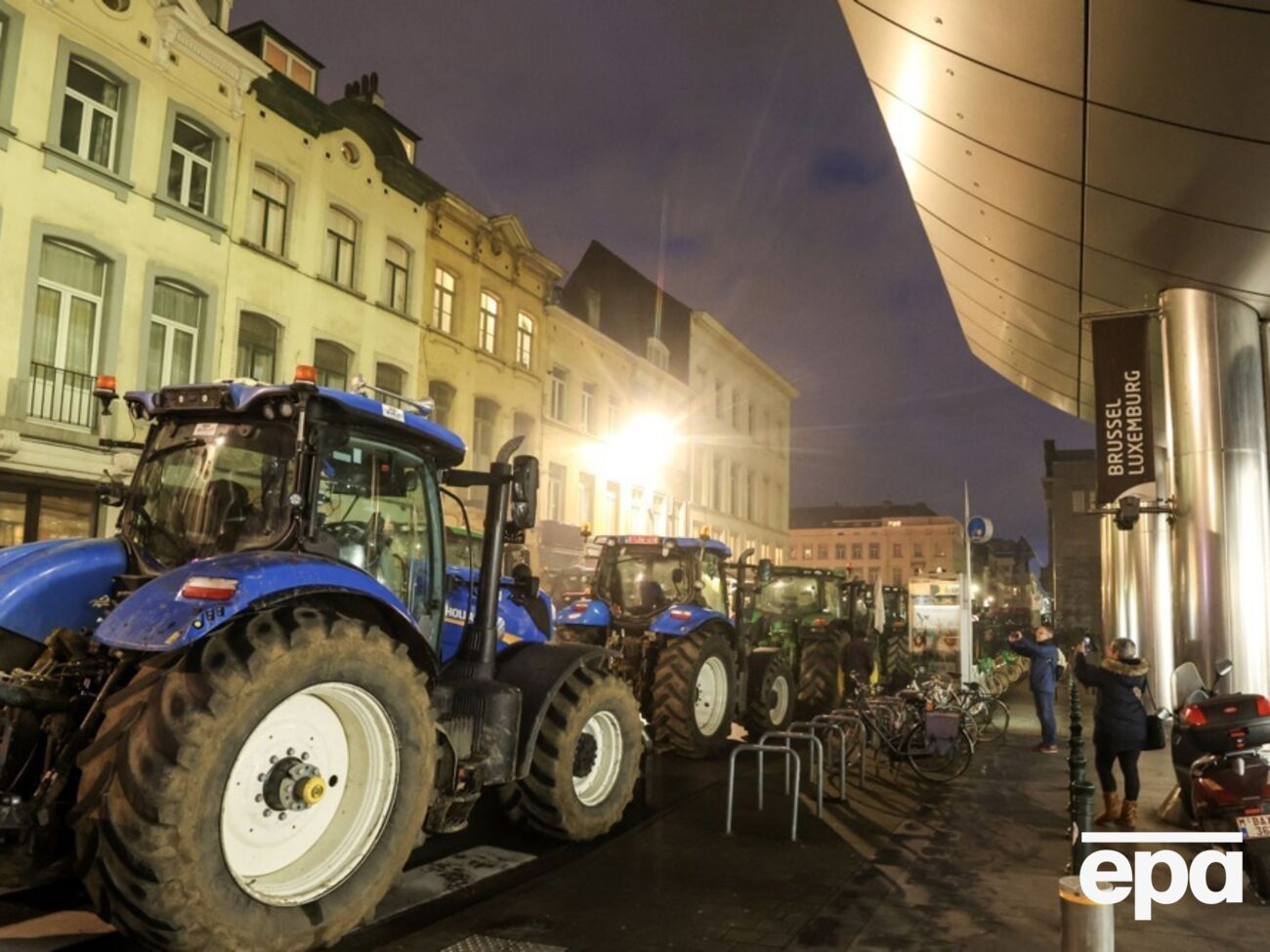 Фермеры заблокировали улицы Брюсселя тракторами