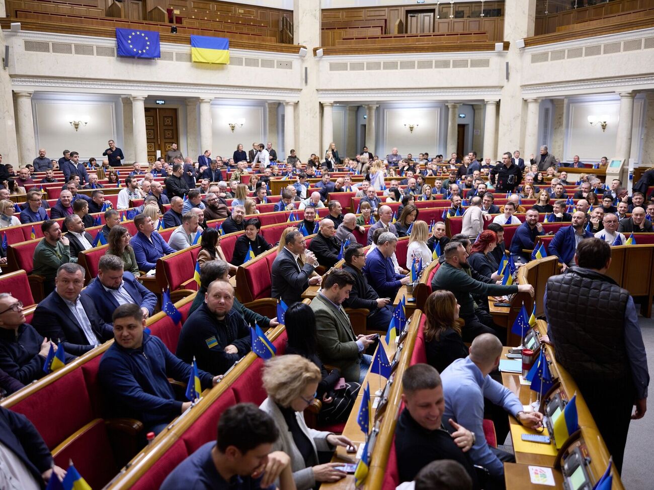 Больше всего новых активов – у нардепов группы "Довіра" и "Слуги народа" – "Экономическая правда"