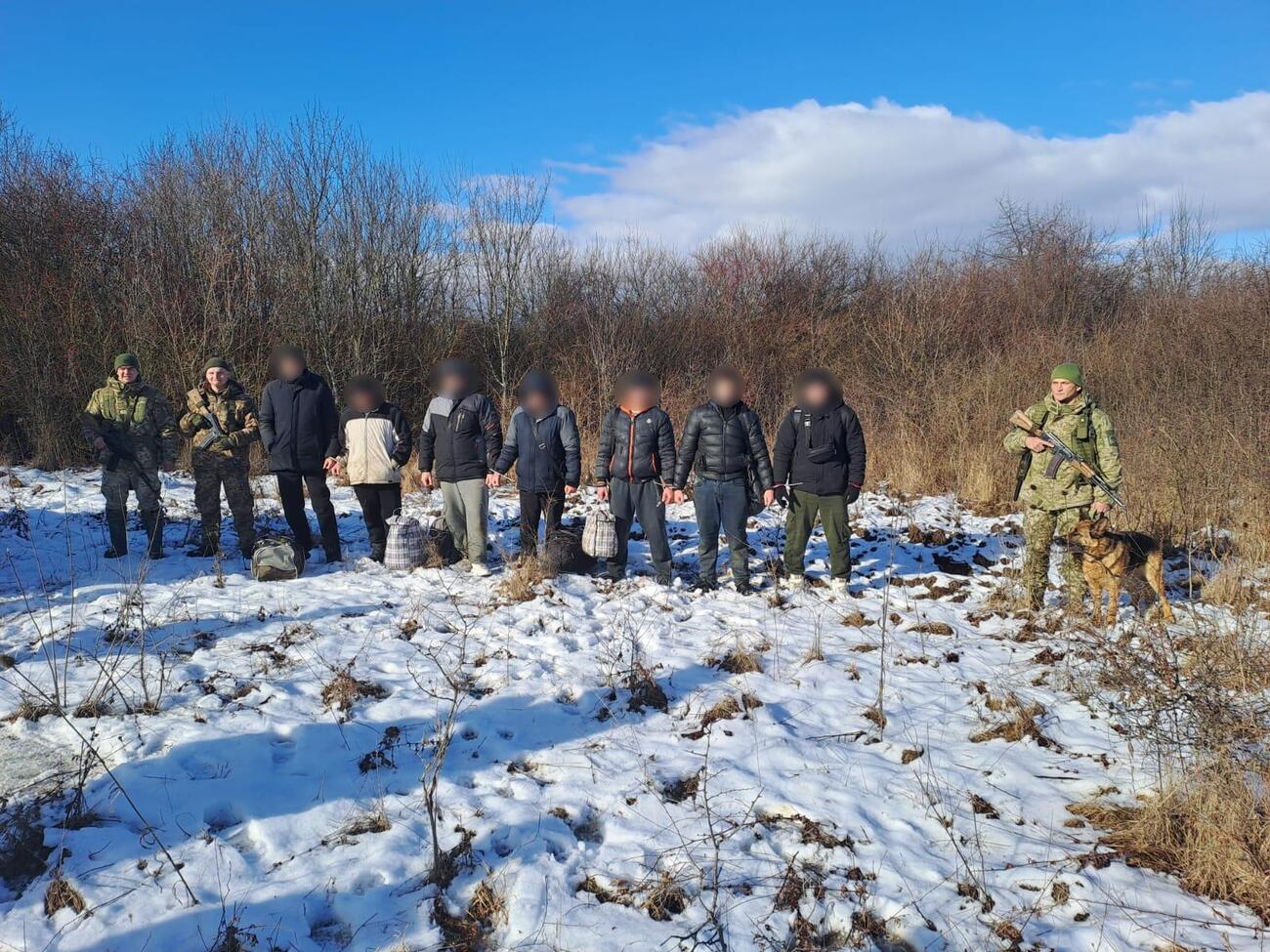 За групповую попытку незаконного выезда грозит пять – восемь лет тюрьмы