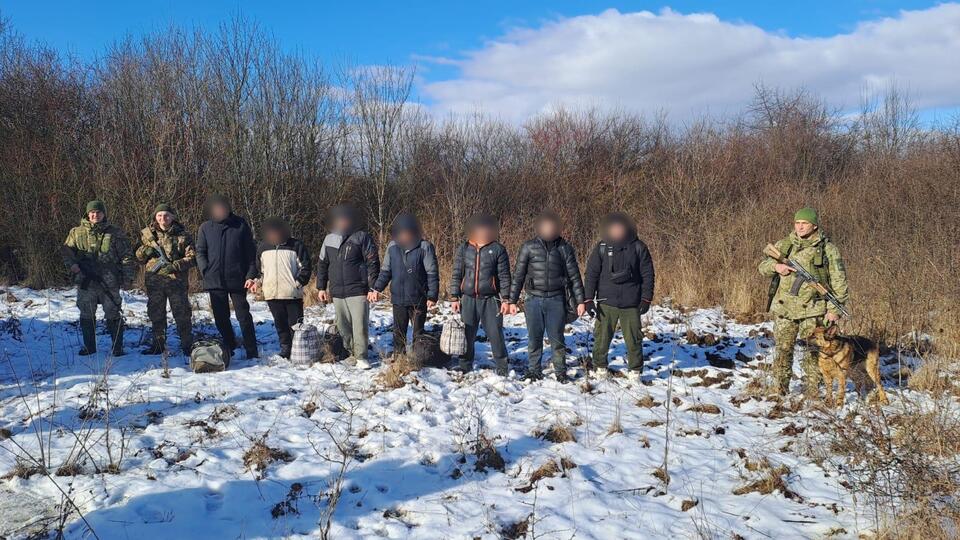 За групповую попытку незаконного выезда грозит пять – восемь лет тюрьмы