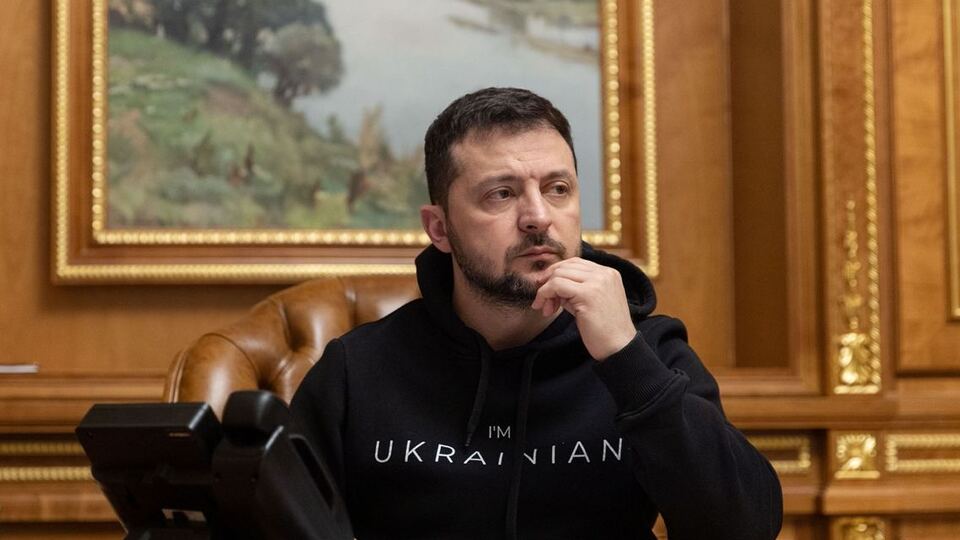 Зеленский убрал из состава ставки Залужного и добавил Сырского