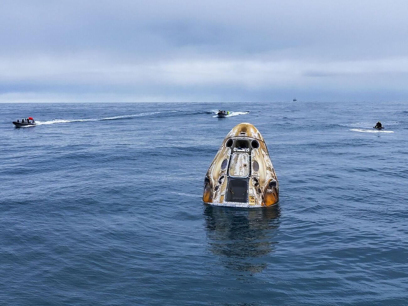 Космический корабль приводнился в Атлантическом океане