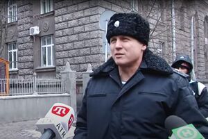 Плахута був начальником управління Південного територіального командування Внутрішніх військ МВС України