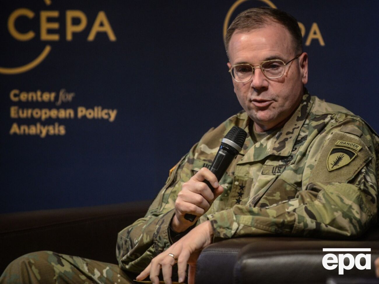 Годжес вважає складним рішенням президента замінити Залужного на Сирського