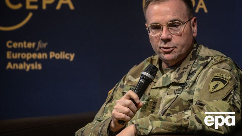 Годжес вважає складним рішенням президента замінити Залужного на Сирського