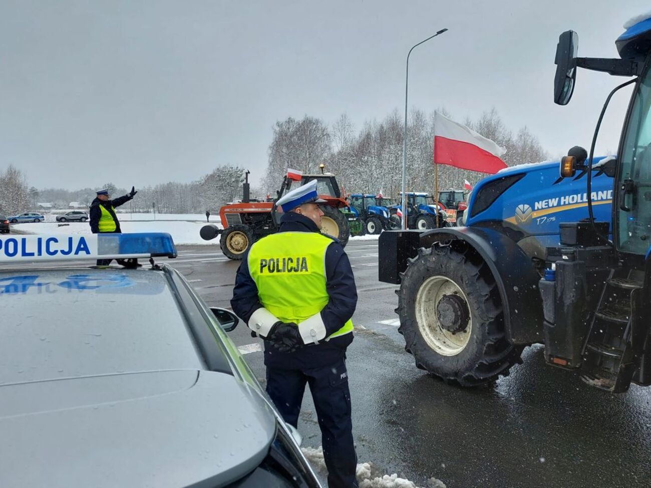 Поліція з'ясовує обставини інциденту з українськими вантажівками