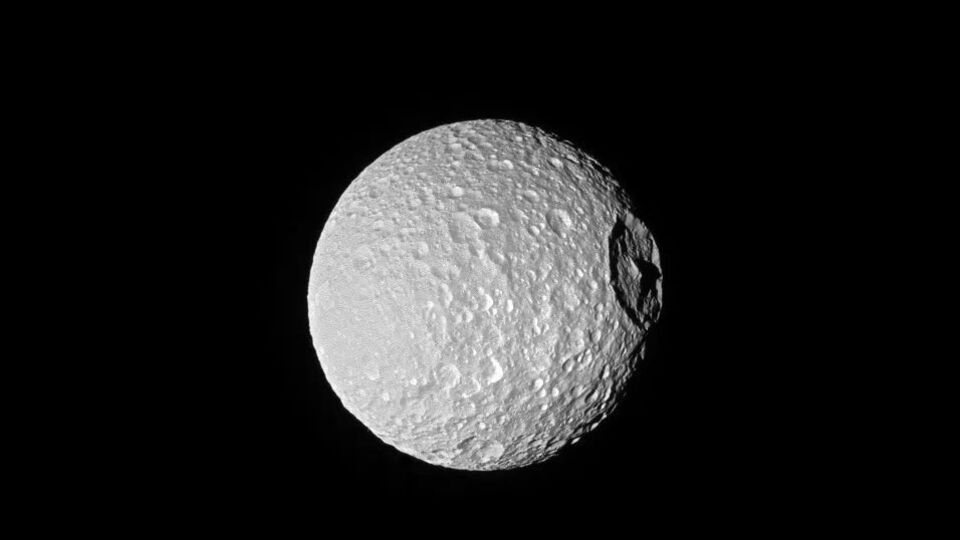 Под оболочкой Мимаса может быть океан