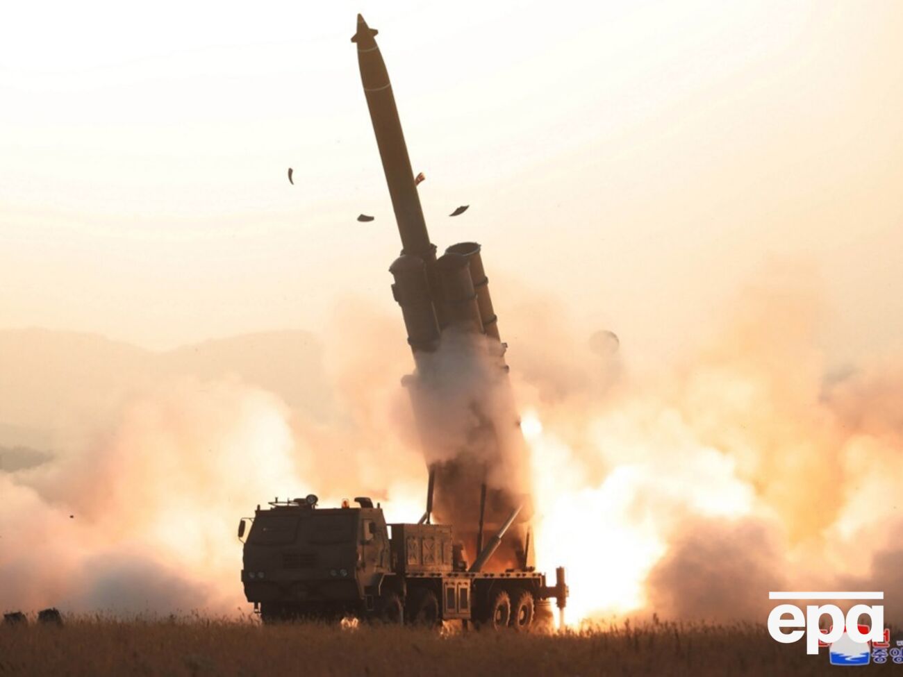 Военные КНДР провели испытательную стрельбу 240-мм реактивными снарядами