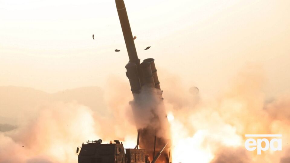 Военные КНДР провели испытательную стрельбу 240-мм реактивными снарядами