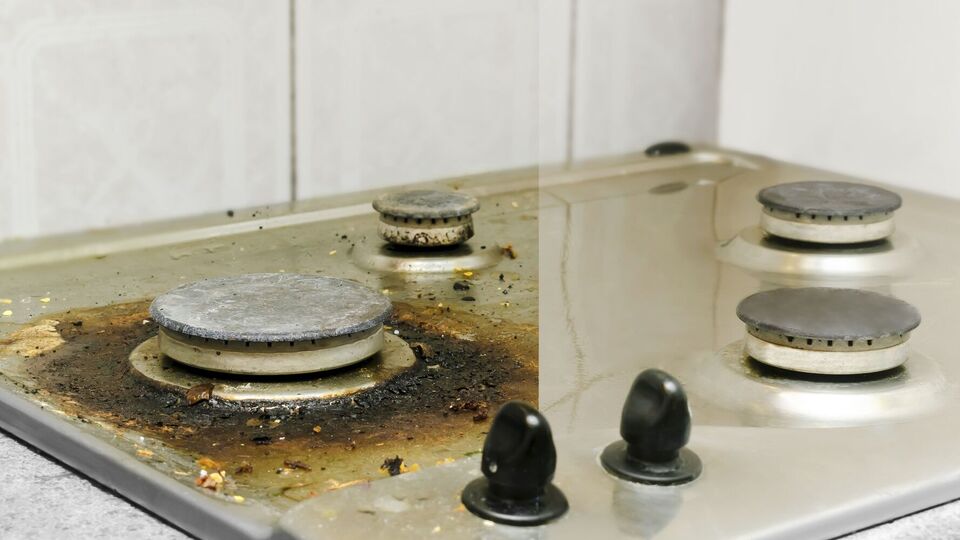 Чтобы избавиться от жира на кухне, можно использовать кукурузный крахмал