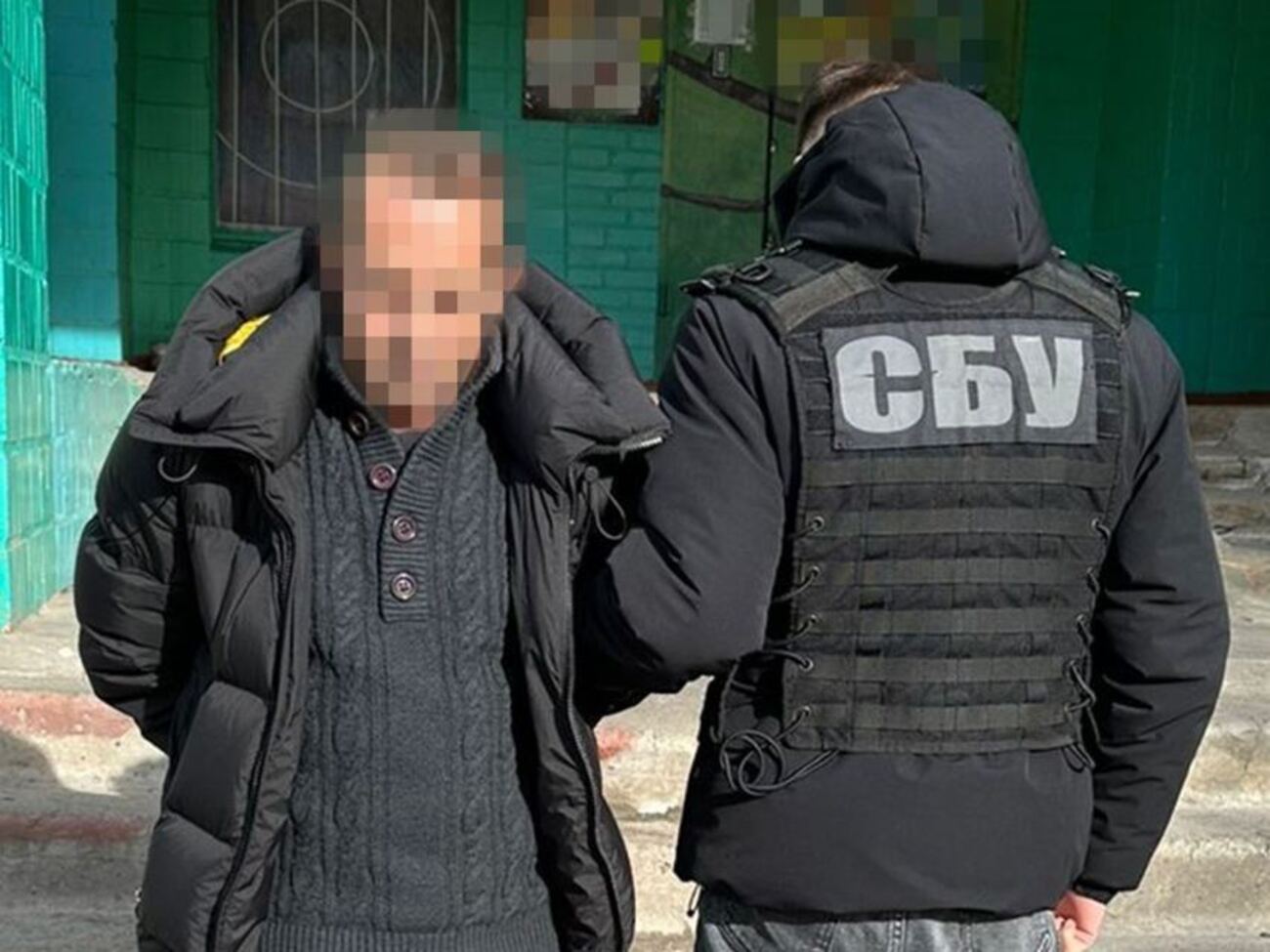 Фигурант обустроил наблюдательный пункт в гараже вблизи железнодорожной станции