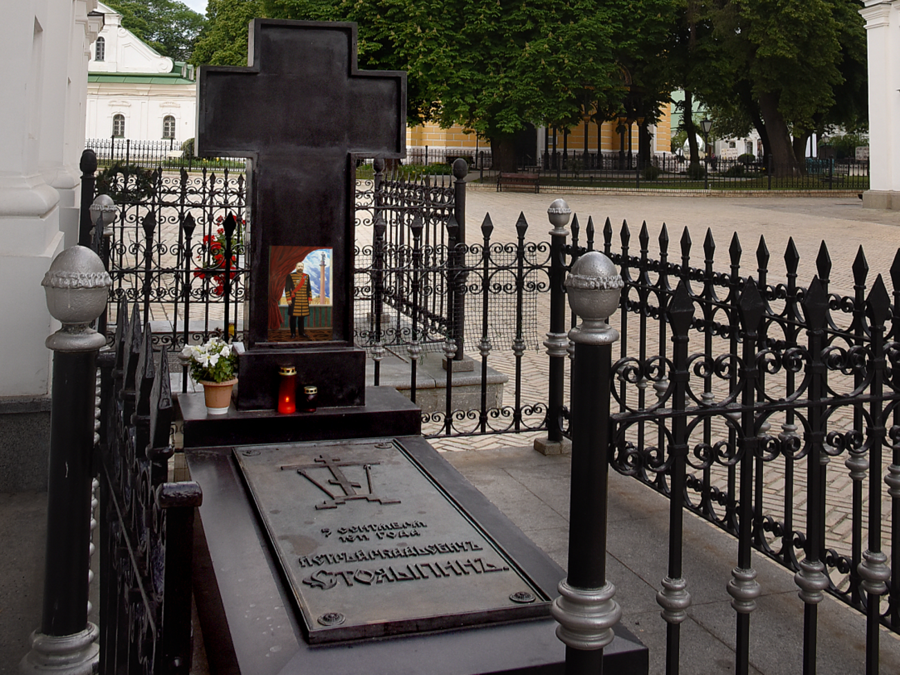 В Лавре обдумывают вариант отдать России останки Столыпина через обменный фонд