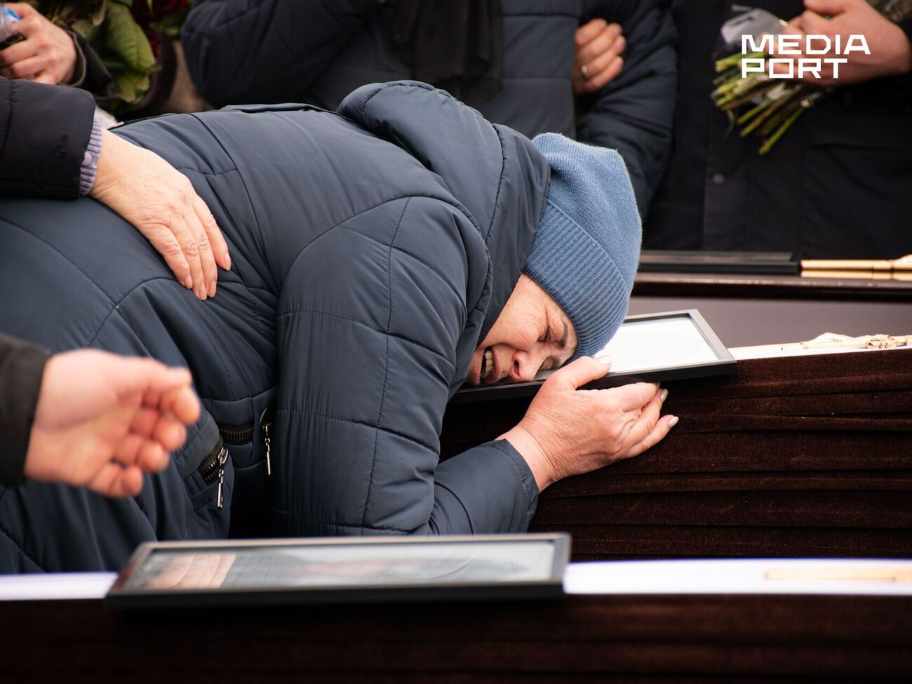 Усю сім'ю сьогодні поховали на 18-му міському цвинтарі