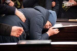 Усю сім'ю сьогодні поховали на 18-му міському цвинтарі