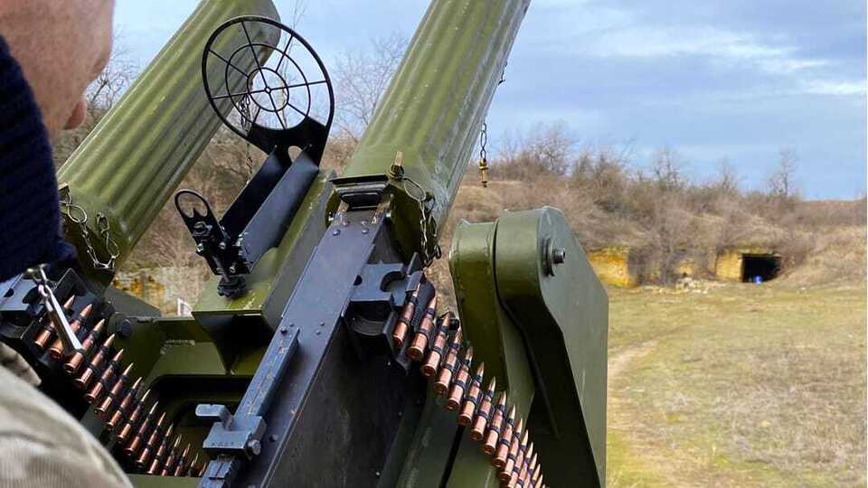 Пулеметы "Максим" используют как зенитку