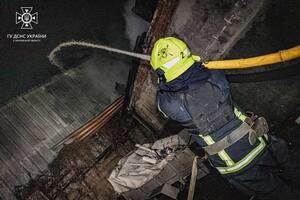 В Днепре ночью тушили два пожара после атаки дронами