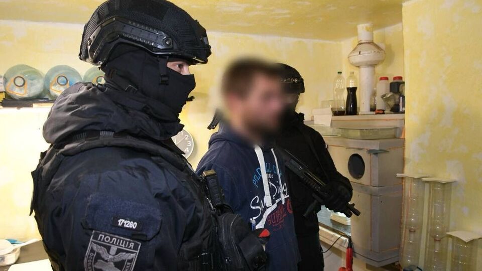Правоохранители задержали 12 подозреваемых