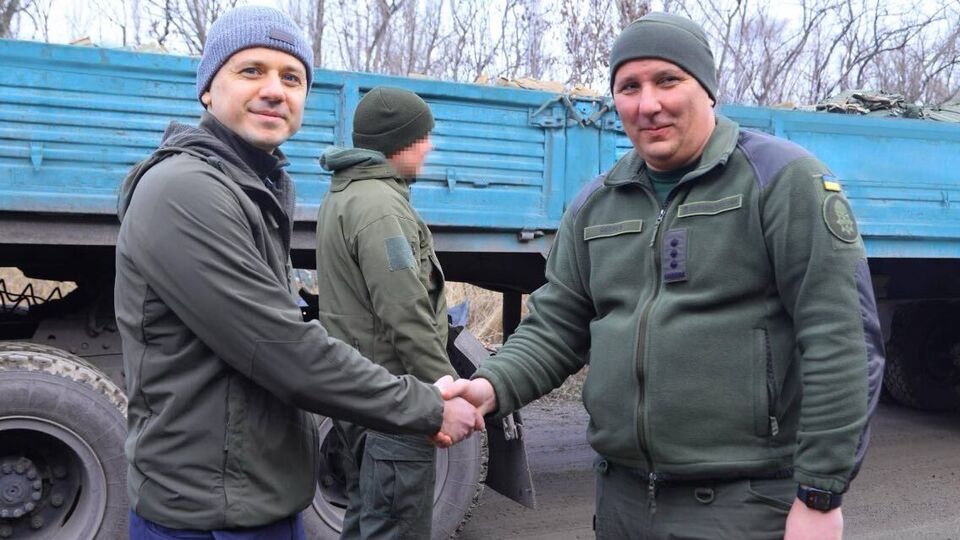 Від перших днів великої війни підприємства групи СКМ і закуповують бронежилети, і виготовляють їх із власної бронесталі
