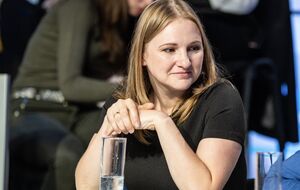 Не верю, что кому-то из нас сейчас выбор дается легко. Всем нам больно от того, что мы разорваны, разбросаны по миру, проживаем разные опыты и перестаем понимать друг друга