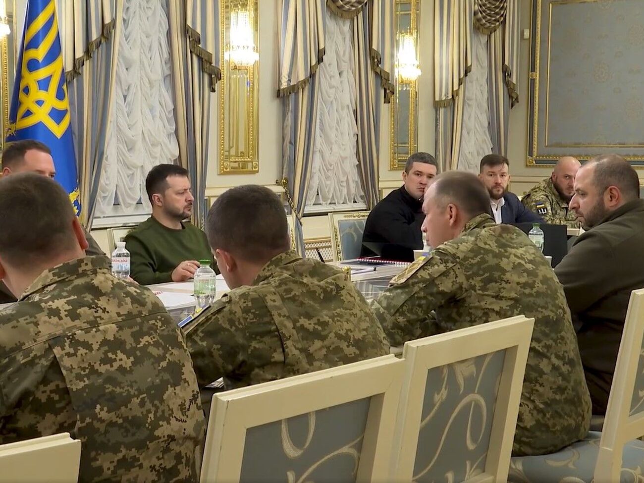 Зеленский дал поручение создать комплексную систему, которая "соединила бы армию и промышленность"