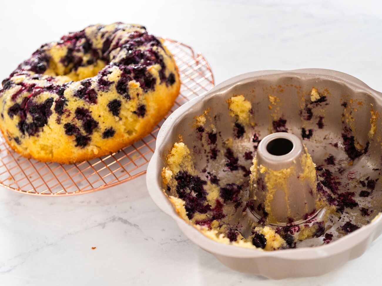 Если тесто прилипает к форме, возможно, сама форма не очень качественная