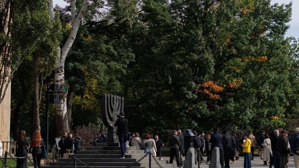 За даними прокуратури, підозрюваний раніше перекидав "Ханукію"