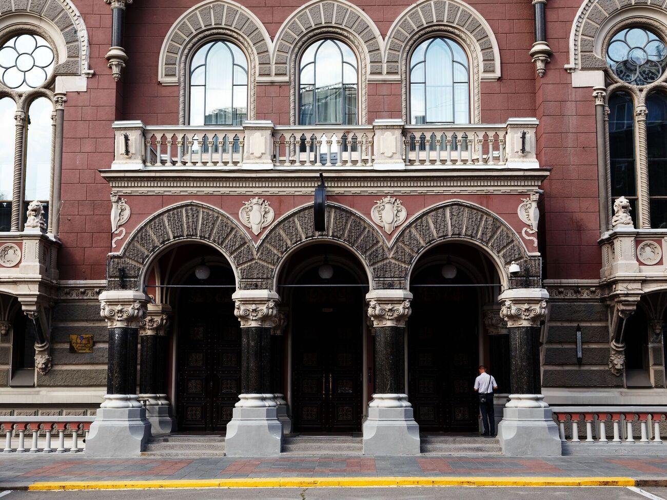 Правительство обратилось к НБУ относительно смягчения валютных ограничений для ряда компаний