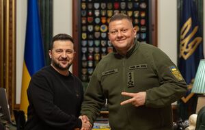 Згідно з результатами соцопитування КМІС, 94% респондентів висловили довіру Залужному, 64% – Зеленському