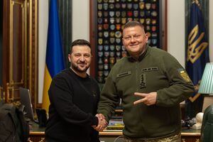 Согласно результатам соцопроса КМИС, 94% респондентов высказали доверие Залужному, 64% – Зеленскому