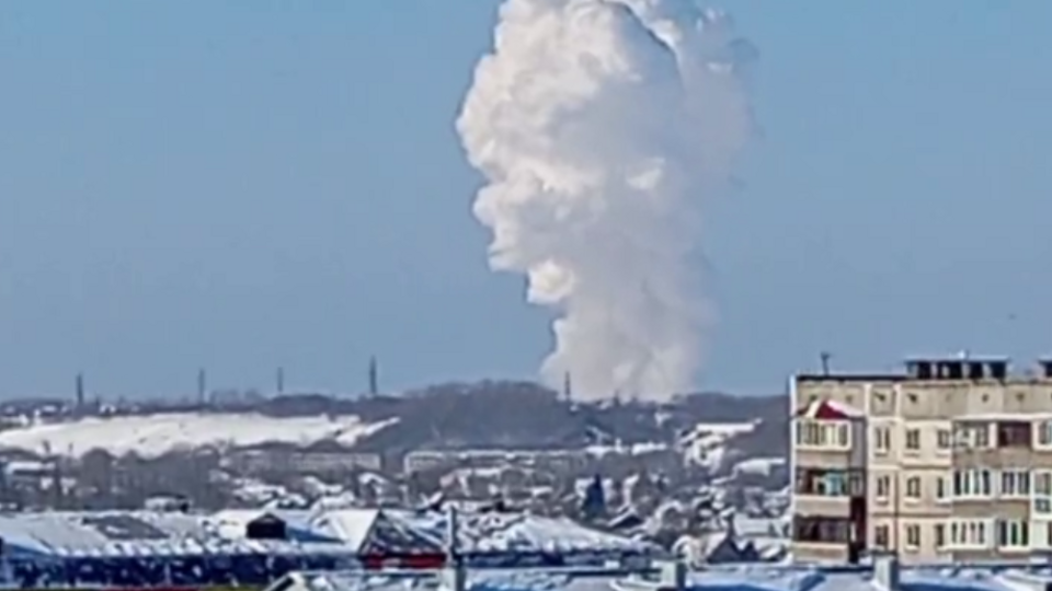 У Бійську після вибуху піднявся високий стовп диму, місцеві жителі розповіли про ударну хвилю