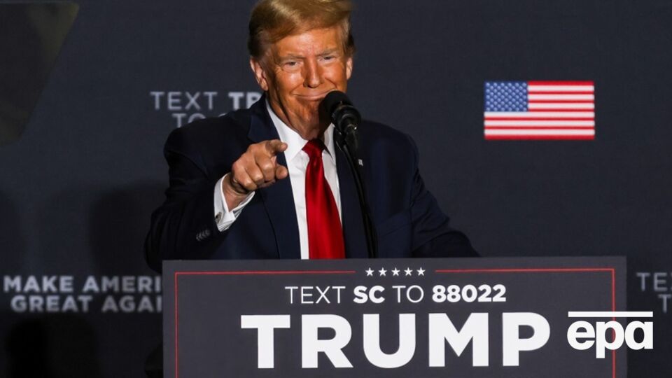 Трамп (на фото) заявил, что Байден якобы "собирается отдать" Украину Путину
