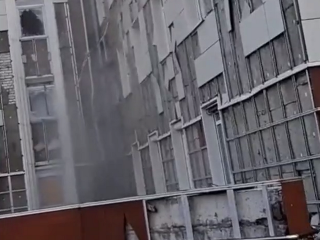 Здание мэрии Энергодара, которое заняли оккупанты, получило повреждение в результате удара беспилотником