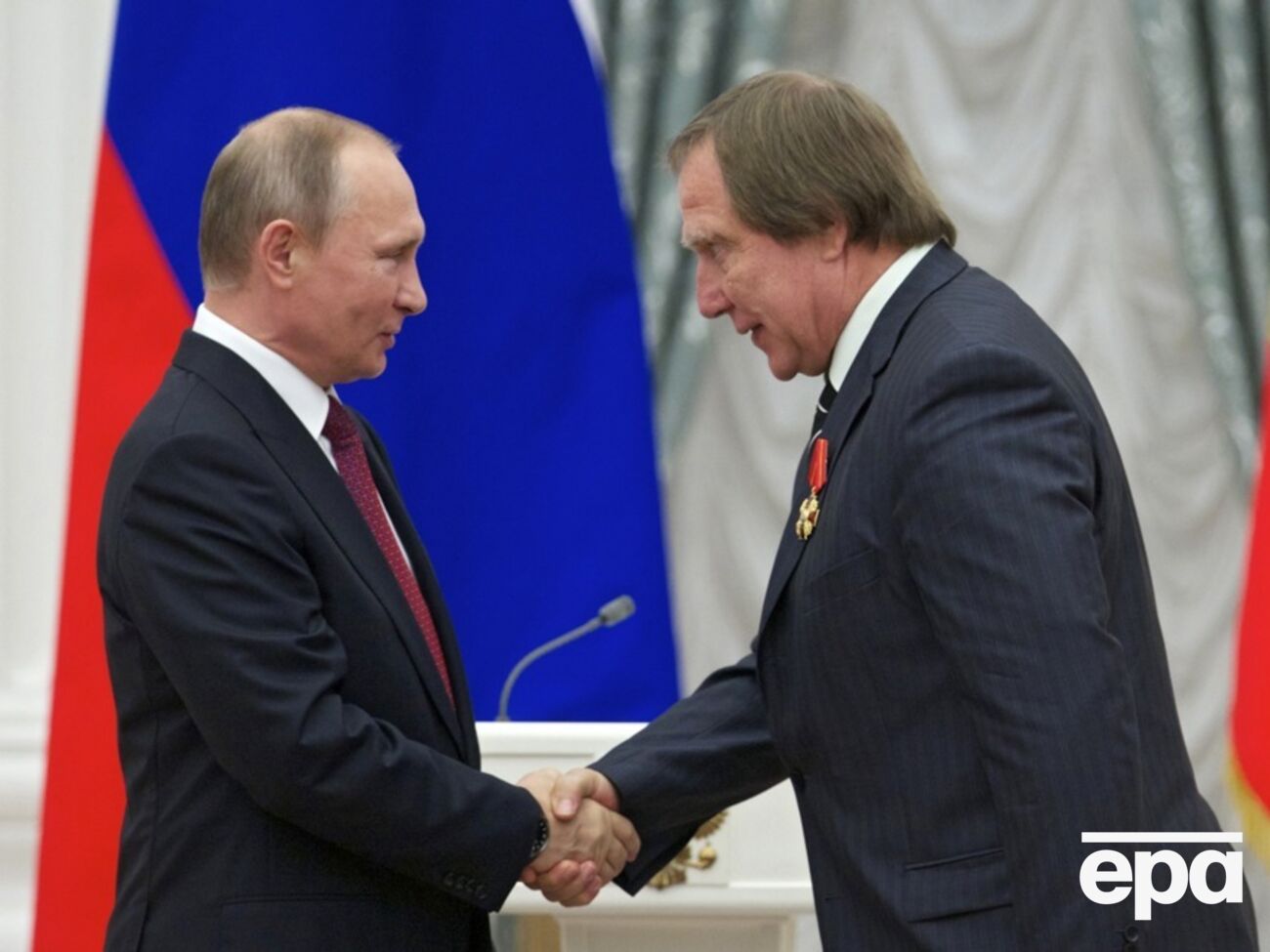 Путина и Ролдугина связывают особые отношения, считает Максакова