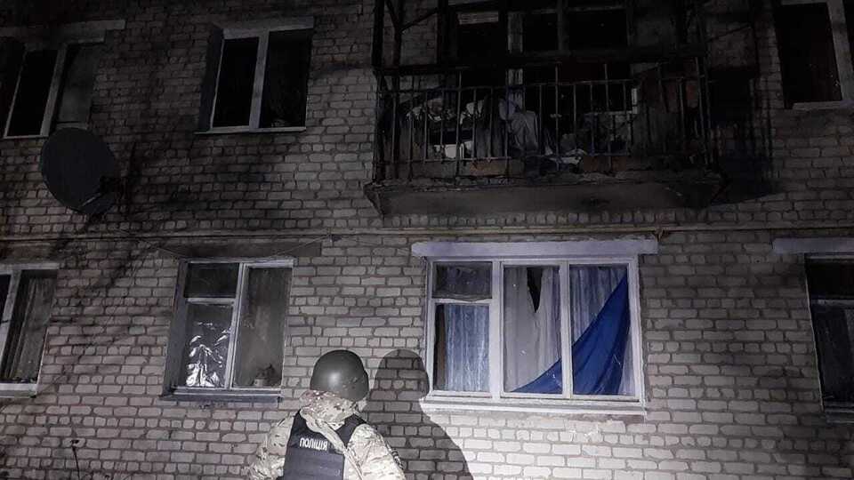 Унаслідок російського обстрілу в Зорі пошкоджено багатоповерхівку, зазначили в Донецькій ОВА