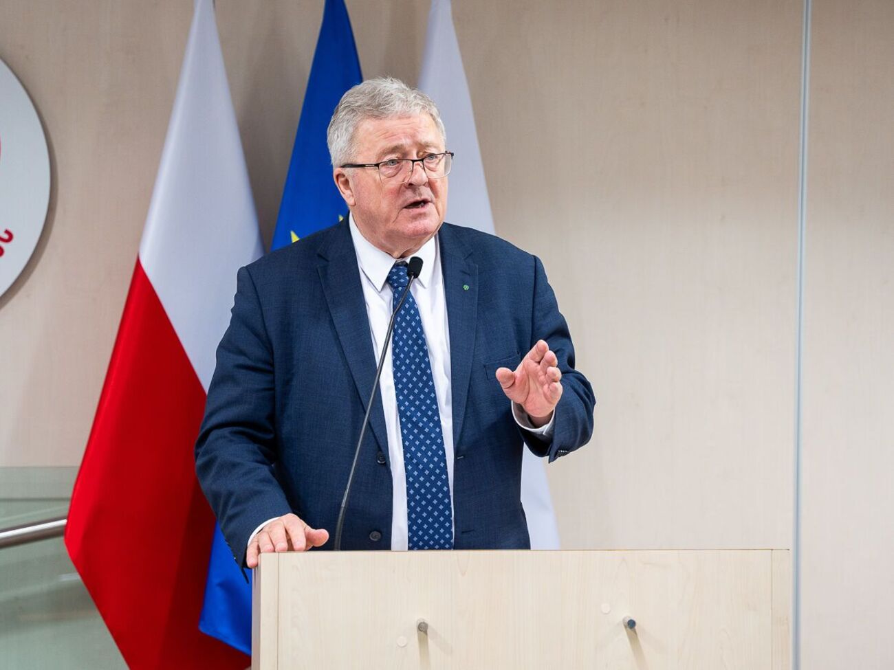Границы с Украиной не могут быть полностью закрыты – Секерский