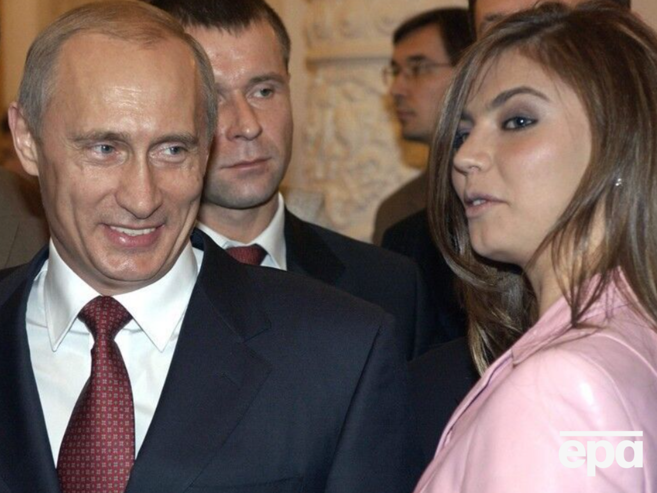 После того, как Кабаева заинтересовала Путина, спецслужбы "нейтрализовали" других ее ухажеров, рассказала Максакова