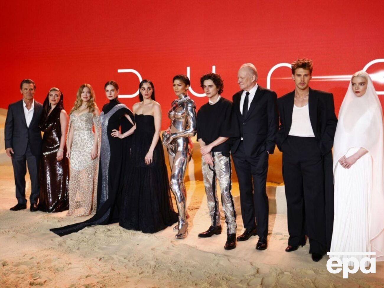 Ковровая дорожка во время презентации фильма была создана в виде пустыни