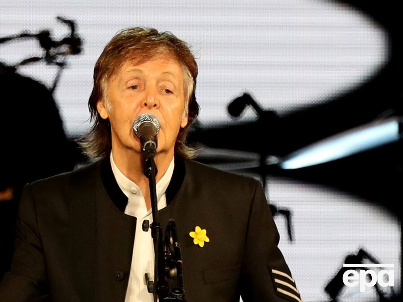 Маккартни купил свою первую бас-гитару в Гамбурге в 1961 году