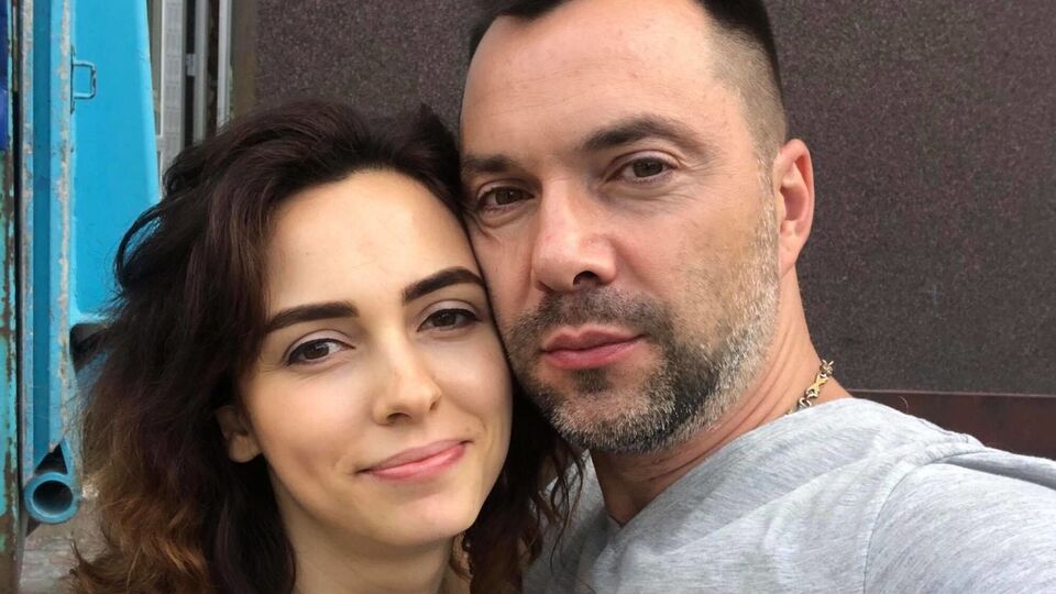 Жена Арестовича заявила, что не смогла бы жить в Нью-Йорке