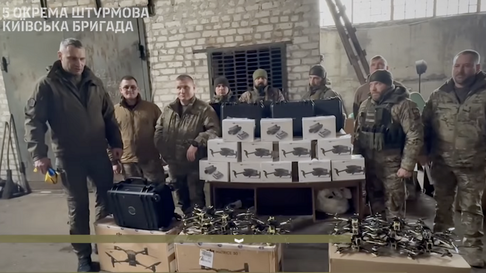 Віталій Кличко передав партію дронів-камікадзе і дронів-розвідників