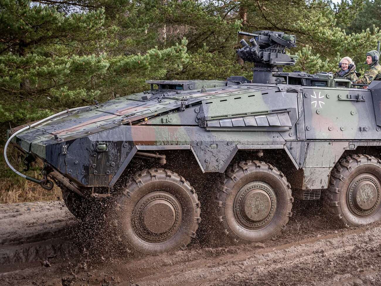 В новый пакет помощи от ФРГ, который уже доставили в Украину, вошли 18 бронетранспортеров, отметили в немецком правительстве