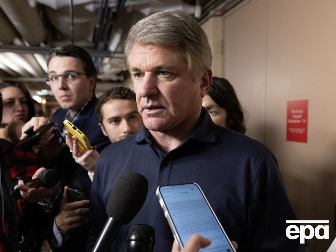 Маккол отметил, что у него есть опасения по поводу предлагаемых изменений в военном финансировании в принятом Сенатом законопроекте