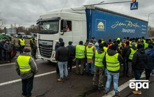 Больше всего транспорта скопилось в КПП "Краковец" и "Ягодин"