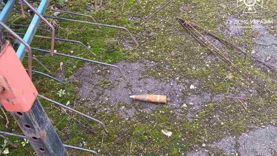 Усі виявлені боєприпаси знищать у встановленому порядку, зазначили у ДСНС