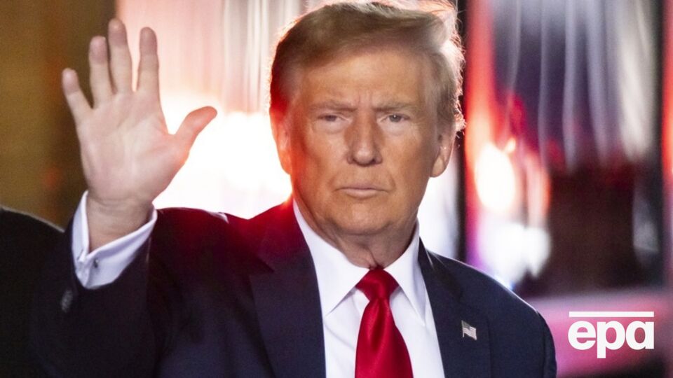 Зеленський зазначив, що публічно запрошував Трампа (на фото) відвідати Україну