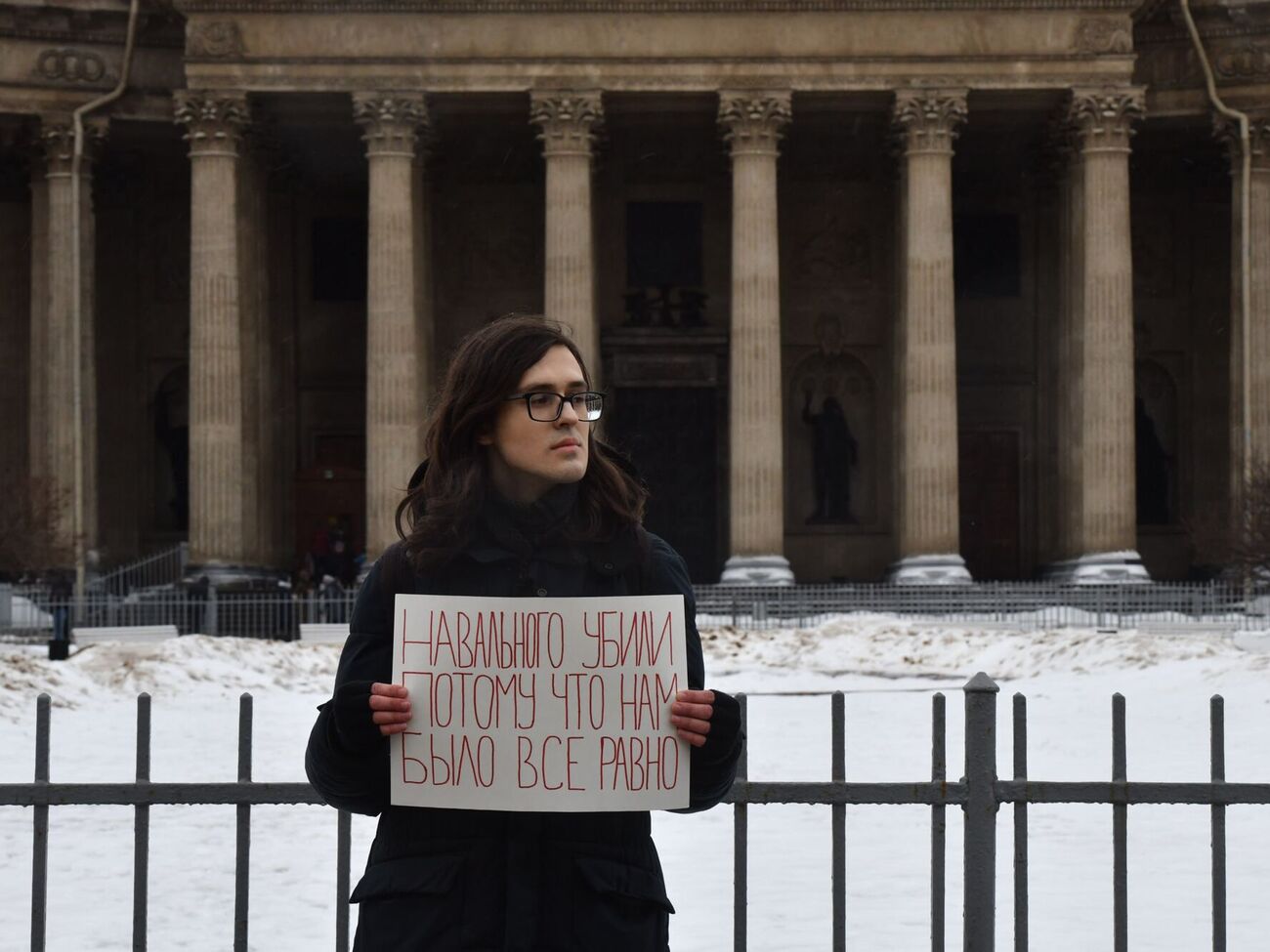 Сторонники Навального вышли на акции памяти по оппозиционеру
